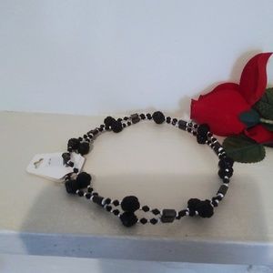 Versatile magnetic black necklace